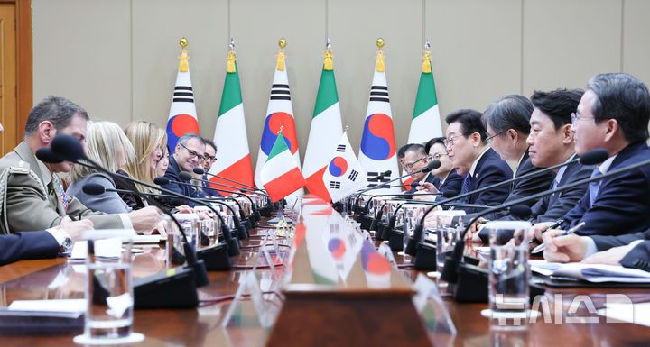 [서울=뉴시스] 최동준 기자 = 이재명 대통령과 조르자 멜로니 이탈리아 총리가 19일 청와대에서 한-이탈리아 정상회담을 하고 있다. 2026.01.19. photocdj@newsis.com