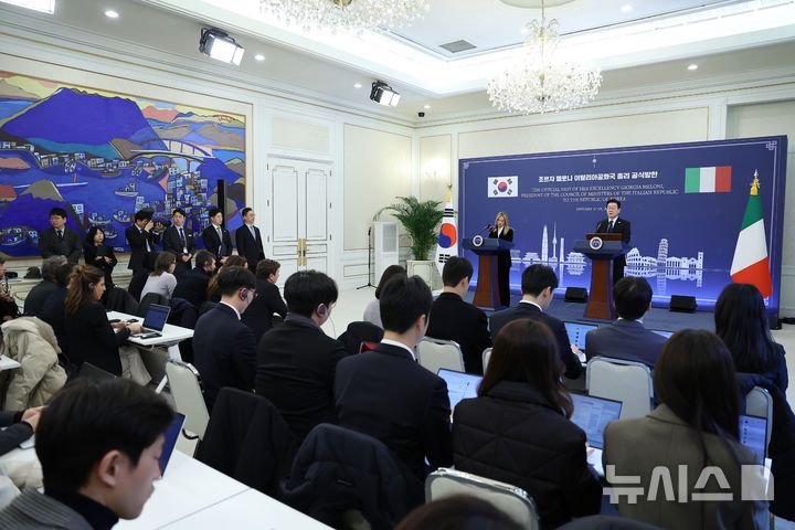 [서울=뉴시스] 최동준 기자 = 이재명 대통령이 19일 청와대에서 조르자 멜로니 이탈리아 총리와 한-이탈리아 공동언론발표를 하고 있다. 2026.01.19. photocdj@newsis.com