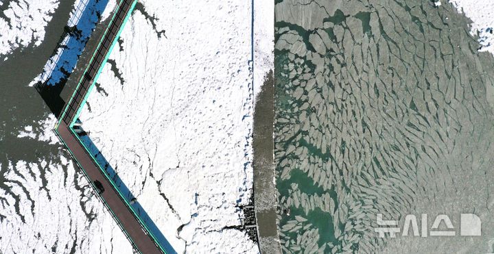 [화성=뉴시스] 김종택 기자 = 절기상 대한(大寒)인 20일 경기 화성시 궁평항 일대 바닷가에 얼음이 얼어있다.기상청에 따르면 이번 주 내내 영하 10도 아래의 한파가 이어질 것으로 예상된다. 2026.01.20. jtk@newsis.com