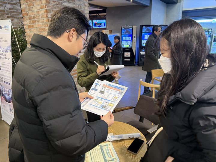 [대구=뉴시스] 대구 서부경찰서는 중구에 있는 프리미엄 만경관에서 다문화 가정 대상으로 범죄예방교실을 열었다. (사진=대구 서부경찰서 제공) 2026.01.21. photo@newsis.com *재판매 및 DB 금지