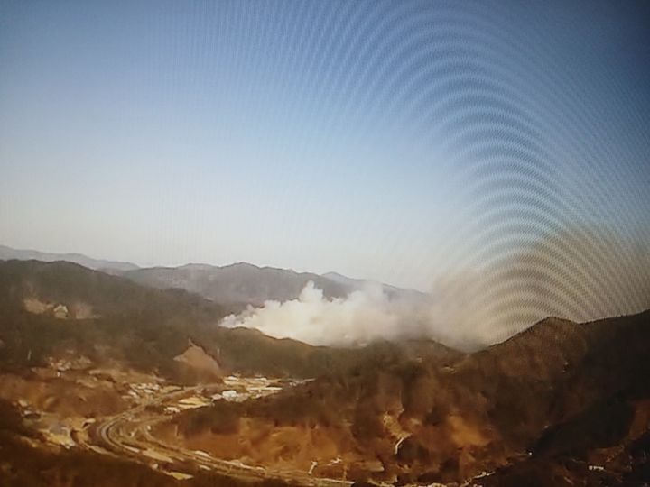 [광양=뉴시스]21일 오후 3시2분께 전남 광양시 옥곡면 백운산에서 불이 나 소방·산림 당국이 진화 작업을 벌이고 있다. (사진 = 전남도 제공) 2026.01.21. photo@newiss.com *재판매 및 DB 금지