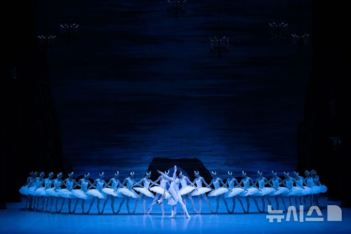 [서울=뉴시스]국립발레단 백조의 호수. (사진=성남아트센터 제공)