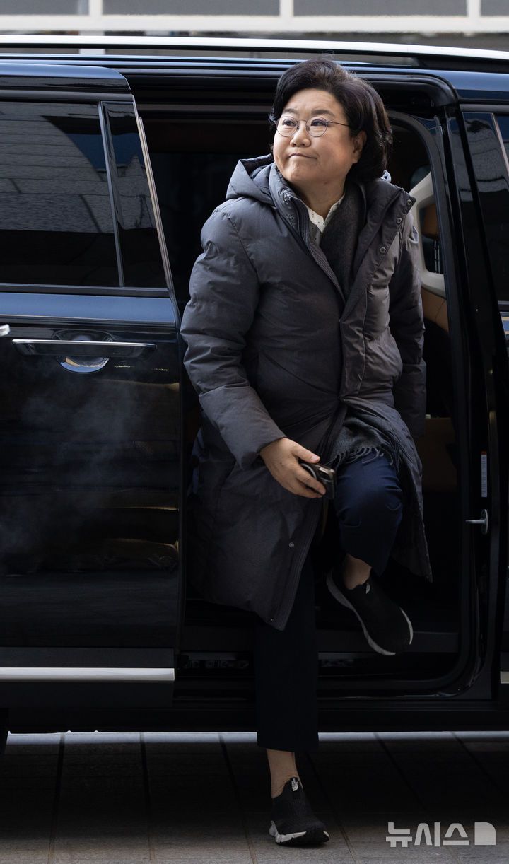 [서울=뉴시스] 황준선 기자 = 이혜훈 초대 기획예산처 장관 후보자가 22일 오전 서울 중구 예금보험공사에 마련된 인사청문회 준비 사무실로 출근하고 있다. 2026.01.22. hwang@newsis.com