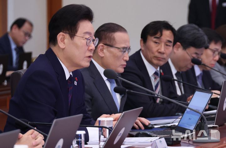 [서울=뉴시스] 최동준 기자 = 이재명 대통령이 22일 청와대에서 열린 수석보좌관회의에서 발언하고 있다. 2026.01.22. photocdj@newsis.com