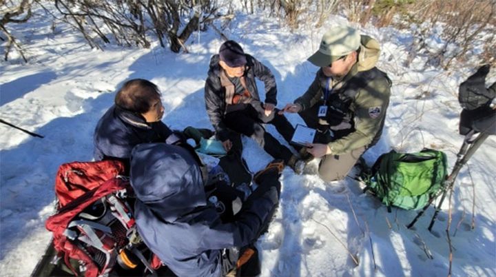 태백산 천제단 인근 무질서 행위 모습.(사진=태백산국립공원 제공) *재판매 및 DB 금지