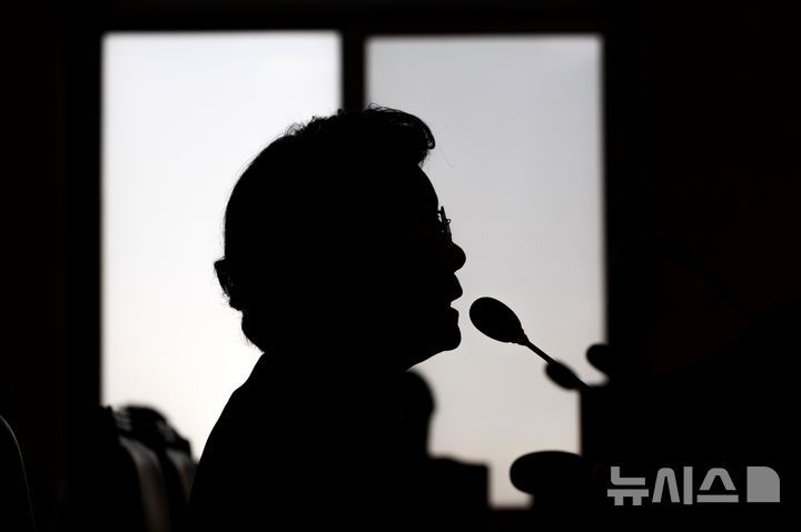 [서울=뉴시스] 고승민 기자= 이혜훈 기획예산처 장관 후보자가 23일 서울 여의도 국회 재정경제기획위원회에서 열린 인사청문회에서 의원 질의에 답하고 있다. (공동취재) 2026.01.23. photo@newsis.com