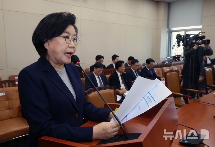 [서울=뉴시스] 고승민 기자 = 이혜훈 기획예산처 장관 후보자가 23일 오전 서울 여의도 국회 재정경제기획위원회 전체회의에서 열린 인사청문회에 출석해 모두발언하고 있다.(공동취재) 2026.01.23. photo@newsis.com