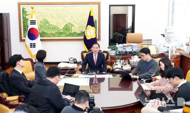 [서울=뉴시스] 조성봉 기자 = 주호영 국민의힘 의원이 27일 오후 서울 여의도 국회에서 열린 대구시장 출마 관련 기자간담회에서 발언을 하고 있다. 2026.01.27. suncho21@newsis.com