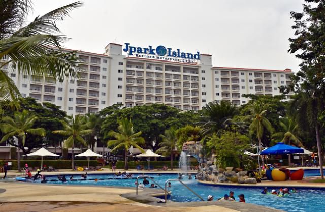 제이파크 아일랜드 메인타워와 워터파크 메인풀