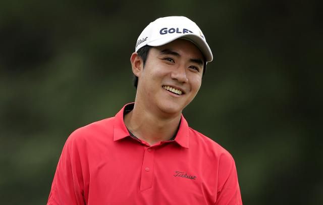 환하게 웃는 김한별