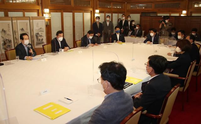 정세균 국무총리가 6일 서울 삼청동 총리공관에서 열린 고위 당정협의회에서 발언하고 있다.