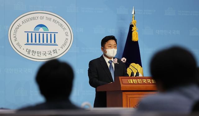 당정청 재난지원금은?     (서울=연합뉴스) 서명곤 기자 = 더불어민주당 최인호 수석대변인이 6일 오후 서울 여의도 국회 소통관에서 고위당정협의회 회의 결과를 브리핑하고 있다. 2020.9.6     seephoto@yna.co.kr/2020-09-06 16:06:41/ <저작권자 ⓒ 1980-2020 ㈜연합뉴스. 무단 전재 재배포 금지.>