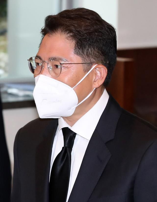 고 이건희 회장 빈소 들어서는 조현준 효성그룹 회장     (서울=연합뉴스) 조현준 효성그룹 회장이 27일 오후 고 이건희 삼성그룹 회장 빈소가 마련된 서울 강남구 삼성서울병원 장례식장으로 들어서고 있다. 2020.10.27 [사진공동취재단]     photo@yna.co.kr/2020-10-27 17:43:35/ <저작권자 ⓒ 1980-2020 ㈜연합뉴스. 무단 전재 재배포 금지.>