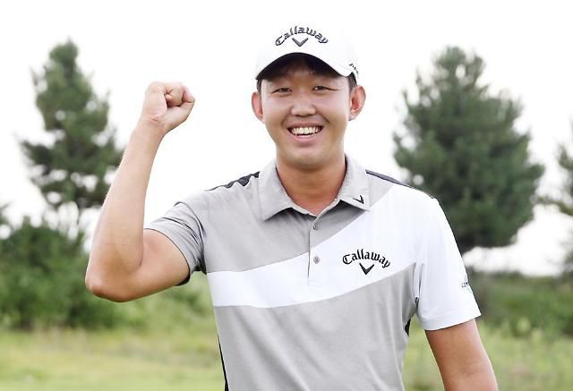 환하게 웃는 박승