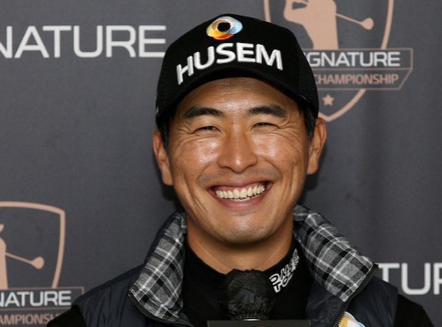 환하게 웃는 문경준