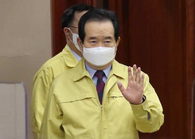 중대본 회의 참석하는 정세균 총리      (서울=연합뉴스) 김승두 기자 = 정세균 국무총리가 3일 오전 정부서울청사에서 열린 신종 코로나바이러스 감염증(코로나19) 대응 중앙재난안전대책본부(중대본) 회의에 참석하고 있다. 2021.2.3     kimsdoo@yna.co.kr/2021-02-03 08:58:55/ <저작권자 ⓒ 1980-2021 ㈜연합뉴스. 무단 전재 재배포 금지.>