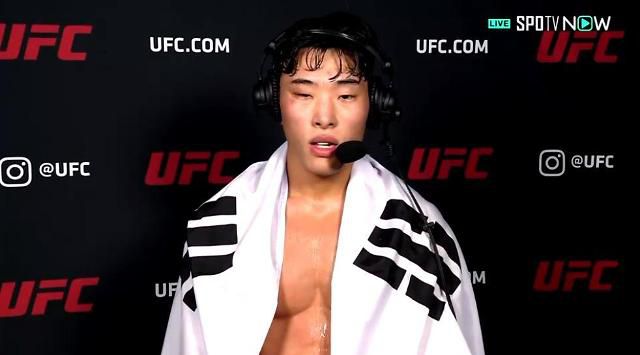 승리 후 인터뷰 중인 최승우