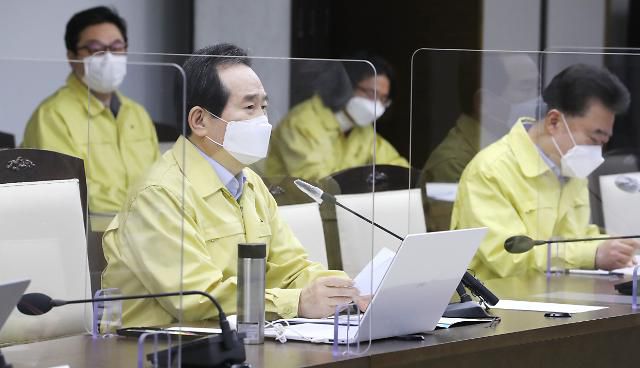 중대본 회의에서 발언하는 정세균 총리     (세종=연합뉴스) 김주형 기자 = 정세균 국무총리(왼쪽)가 9일 오전 세종시 정부세종청사에서 열린 신종 코로나바이러스 감염증(코로나19) 대응 중앙재난안전대책본부 회의를 주재하며 발언하고 있다. 2021.2.9     kjhpress@yna.co.kr/2021-02-09 08:57:54/ <저작권자 ⓒ 1980-2021 ㈜연합뉴스. 무단 전재 재배포 금지.>