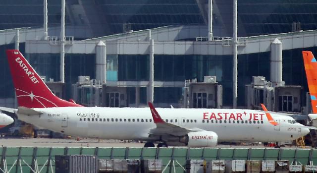 법원, '회생신청' 이스타항공에 포괄적 금지명령     (서울=연합뉴스) 서울회생법원은 15일 회생절차 개시를 신청한 항공사 이스타항공에 대해 보전처분과 포괄적 금지명령을 내릴 예정이라고 밝혔다.     보전처분과 포괄적 금지명령은 회생 개시 전까지 채권자들이 이스타항공의 자산을 함부로 가압류하거나 팔지 못 하게 하고 모든 채권을 동결하는 조치다. 사진은 지난해 3월 인천공항에 계류된 이스타항공 여객기. 2021.1.15 [연합뉴스 자료사진]     photo@yna.co.kr/2021-01-15 15:21:52/ <저작권자 ⓒ 1980-2021 ㈜연합뉴스. 무단 전재 재배포 금지.>