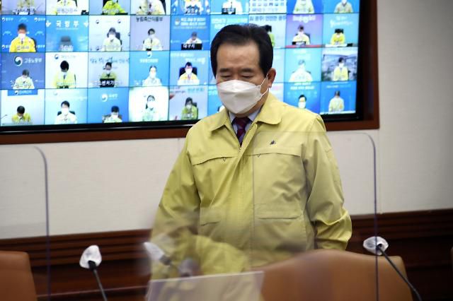 중대본 회의 참석하는 정세균 총리     (서울=연합뉴스) 김승두 기자 = 정세균 국무총리가 2일 오전 정부서울청사에서 열린 신종 코로나바이러스 감염증(코로나19) 대응 중앙재난안전대책본부(중대본) 회의에 참석하고 있다. 2021.3.2     kimsdoo@yna.co.kr/2021-03-02 08:50:59/ <저작권자 ⓒ 1980-2021 ㈜연합뉴스. 무단 전재 재배포 금지.>