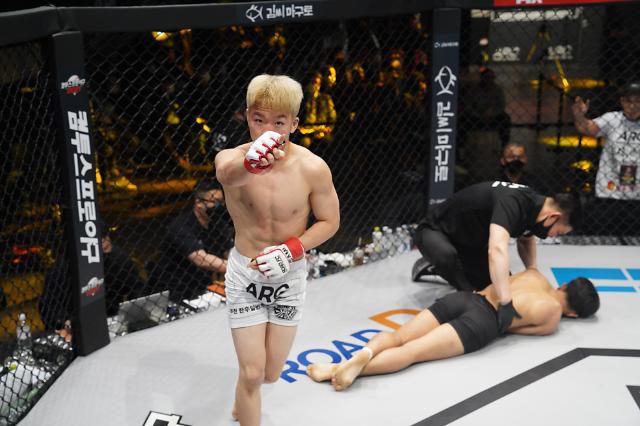 KO 승리 직후 카메라를 응시하는 이정현 "KO, 봤어?"