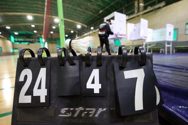 홍제배드민턴장에 마련된 투표소