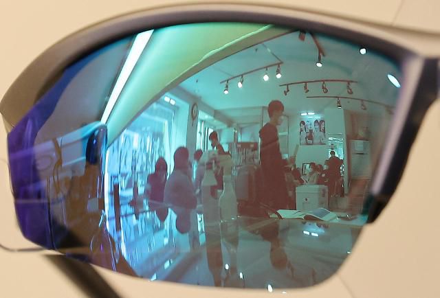 서울 광진구 한 안경점에 마련된 투표소