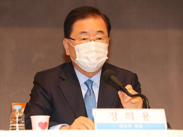 답변하는 정의용 외교부 장관      (서울=연합뉴스) 백승렬 기자 = 정의용 외교부 장관이 21일 서울 프레스센터에서 열린 관훈토론회에서 패널들의 질문에 답변하고 있다. 2021.4.21     srbaek@yna.co.kr/2021-04-21 10:30:23/ <저작권자 ⓒ 1980-2021 ㈜연합뉴스. 무단 전재 재배포 금지.>