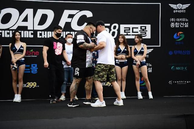 일촉즉발이었던 김재훈과 금광산(왼쪽부터)