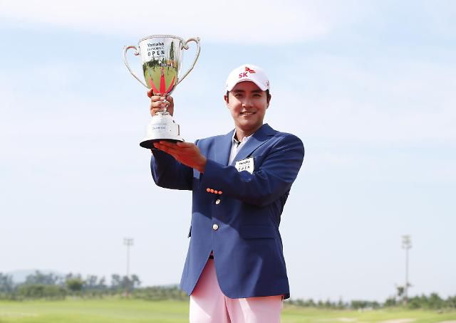 10개월 만에 우승컵을 들어 올린 김한별