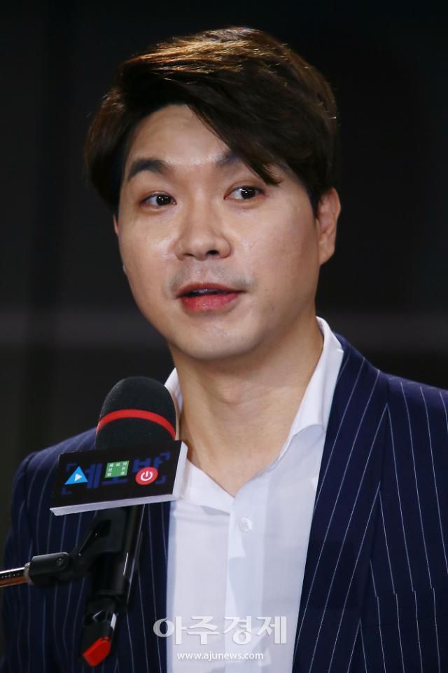박수홍이 24일 오후 서울 마포구 상암MBC에서 열린 MBC 새 예능프로그램 '세모방(세상의 모든 방송)' 제작발표회에 참석해 인사말을 하고 있다.