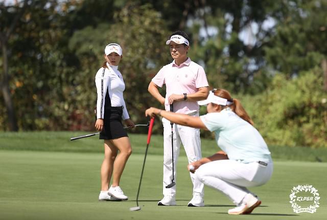 김지영2, 유해란과 한 조로 출발한 임창정(중앙).