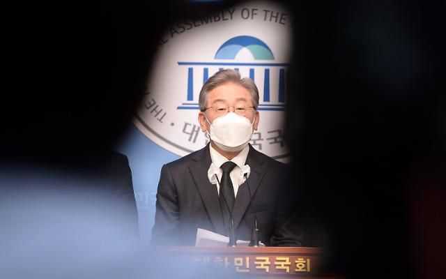 '대장지구 개발사업' 의혹 관련 기자회견하는 이재명     (서울=연합뉴스) 하사헌 기자 = 더불어민주당 이재명 대선 경선 후보가 14일 국회 소통관에서 '성남시 대장지구 개발사업' 의혹에 관한 기자회견을 하고 있다. 2021.9.14 [국회사진기자단]     toadboy@yna.co.kr/2021-09-14 14:11:50/ <저작권자 ⓒ 1980-2021 ㈜연합뉴스. 무단 전재 재배포 금지.>
