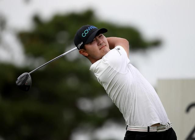 티샷 날리는 고군택.