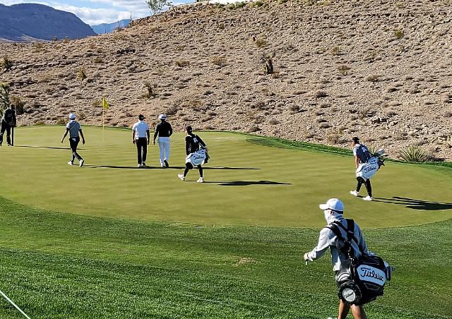 라운드 중인 KPGA 선수들.