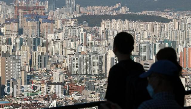 남산서울타워에서 바라본 아파트 단지의 모습.