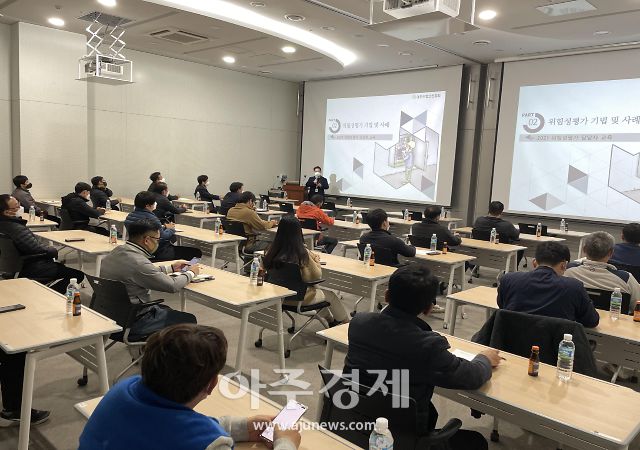 교육 내용으로는 지난 3년간 안전사고 발생유형 및 건설현장 점검 시 주요 지적사례를 분석한 내용과 최근 제·개정된 품질·안전분야 제도 등을 포함해,각 현장의 특성에 맞춰 실시할 계획이다.