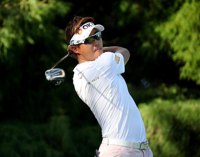 티샷 중인 이태희.