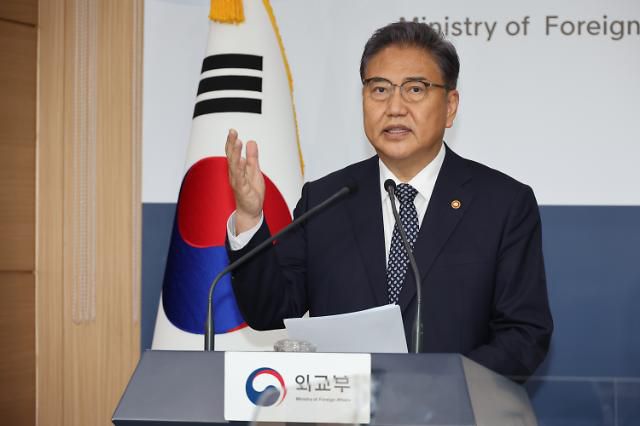 정례브리핑하는 박진 외교부 장관     (서울=연합뉴스) 김승두 기자 = 박진 외교부 장관이 11일 정부서울청사에서 정례브리핑을 하고 있다. 2022.7.11     kimsdoo@yna.co.kr/2022-07-11 10:53:05/ <저작권자 ⓒ 1980-2022 ㈜연합뉴스. 무단 전재 재배포 금지.>