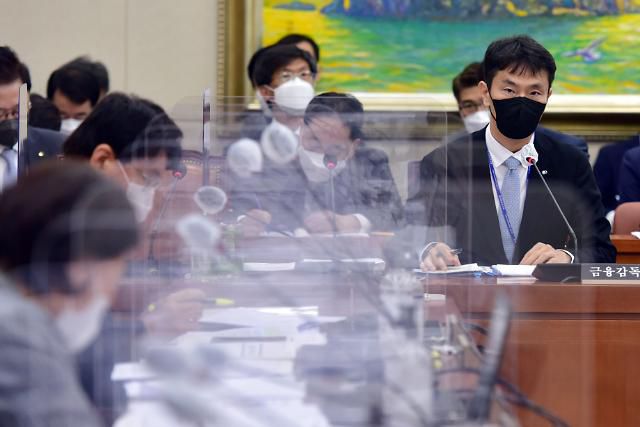 답변하는 이복현 금융감독원장     (서울=연합뉴스) 하사헌 기자 = 이복현 금융감독원장이 28일 서울 여의도 국회에서 열린 정무위원회 전체회의에서 의원 질의에 답변하고 있다. 2022.7.28 [국회사진기자단]     toadboy@yna.co.kr/2022-07-28 11:24:43/ <저작권자 ⓒ 1980-2022 ㈜연합뉴스. 무단 전재 재배포 금지.>