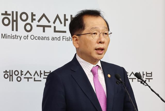 조승환 해양수산부 장관이 8월 10일 세종시 정부세종청사에서 대통령 업무보고 주요 내용을 사전브리핑하고 있다.