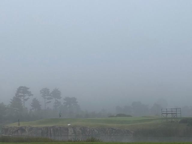 안개가 깔린 페럼 클럽.