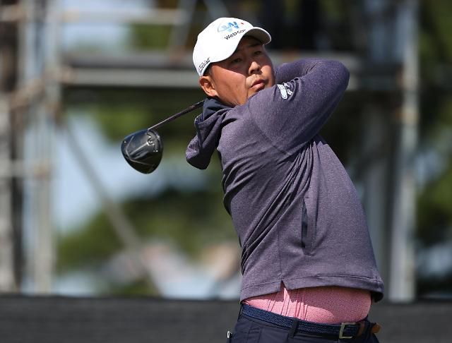 티샷 중인 이원준.