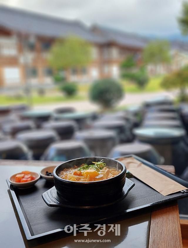 왕의 지밀에서는 콩나물국밥을 조식으로 제공한다.