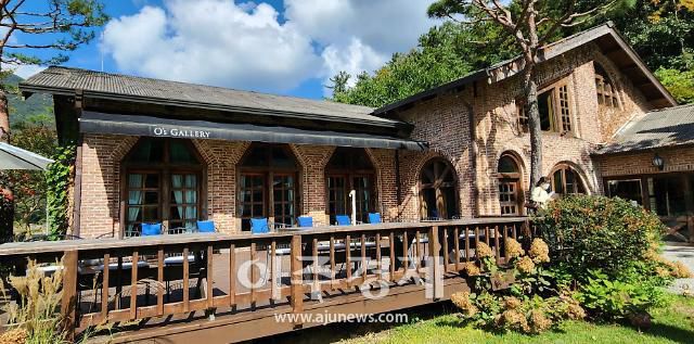 폐공장이 갤러리로 탈바꿈된 '오스갤러리'