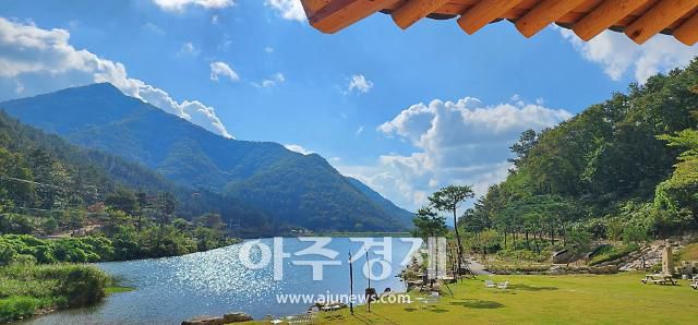 완주 한옥문화센터에서 바라본 오성제의 풍경