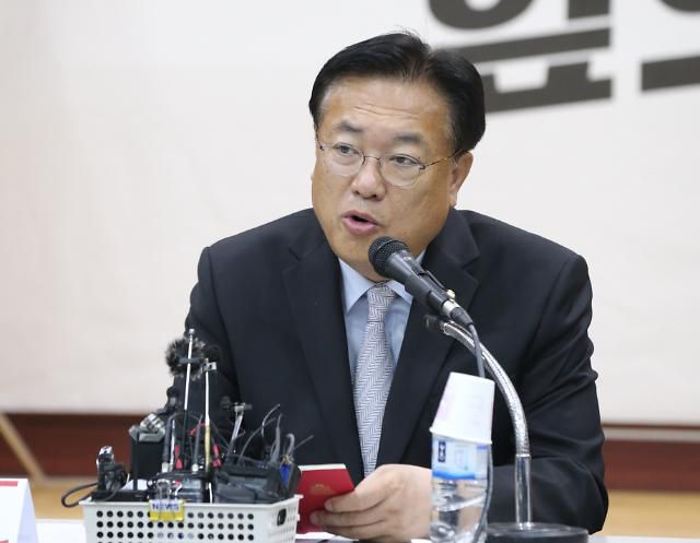 발언하는 정진석 비대위원장     (천안=연합뉴스) 강수환 기자 = 정진석 국민의힘 비상대책위원장이 28일 오전 충남 천안 국민의힘 충남도당에서 열린 연석회의에 참석해 발언하고 있다. 2022.10.28     swan@yna.co.kr/2022-10-28 11:09:11/ <저작권자 ⓒ 1980-2022 ㈜연합뉴스. 무단 전재 재배포 금지.>