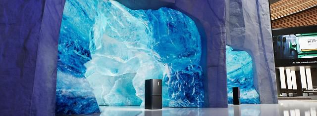 가상 매장 하이마트에선 거대한 빙하에 냉장고를 전시한다.