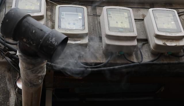 전기료도 오른다     (서울=연합뉴스) 한상균 기자 = 31일 서울 한 건물에 전기계량기가 붙어 있다. 정부의 전기료 인상 발표에 따르면 올해 1분기에는 kWh당 13.1원이 오른다. 42년 만에 최고 인상 폭이다. 2023.1.31     xyz@yna.co.kr/2023-01-31 14:39:51/ <저작권자 ⓒ 1980-2023 ㈜연합뉴스. 무단 전재 재배포 금지.>