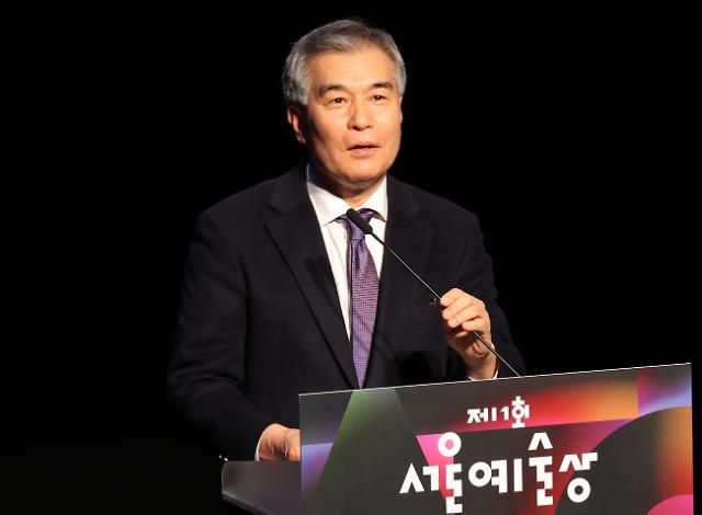 격려사 하는 김현기 의장     (서울=연합뉴스) 이재희 기자 = 28일 오후 서울 종로구 대학로극장 쿼드에서 열린 '제1회 서울예술상' 시상식에서 김현기 서울시의회 의장이 격려사를 하고 있다. 2023.2.28     scape@yna.co.kr/2023-02-28 16:05:57/ <저작권자 ⓒ 1980-2023 ㈜연합뉴스. 무단 전재 재배포 금지.>